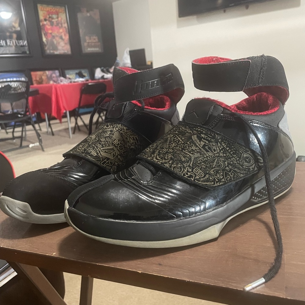 Jordan 20 Retro
Stealth (2015) ultra rare great shape price to sell  size 12